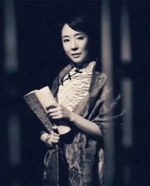 严歌苓:母亲的葬礼 澳门mg电子游艺平台