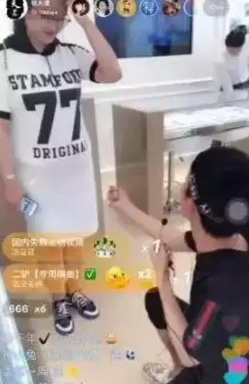 疯狂的直播电商：卖惨、卖良心、卖假货！有人1小时赚1辆奔驰