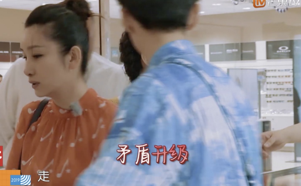 《中餐厅3》秦海璐太作？超市门口甩脸走人，黄晓明说你别太过分？