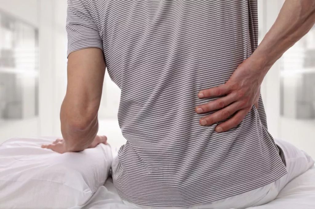 男人最怕的就是出现腰痛的情况,那么你知道男人腰痛怎么办吗?