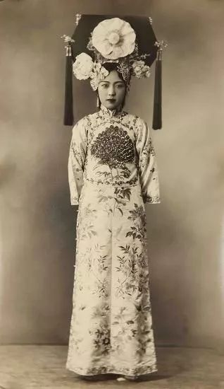 大佬杜月笙最后的女人：一开口万人空巷，一转身再无“冬皇”