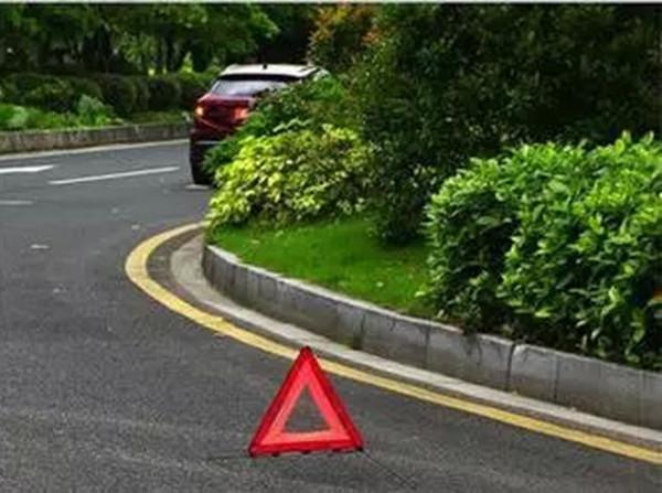 三角警示没够150米要处罚？高速上出事故，怎么才知道有多远？