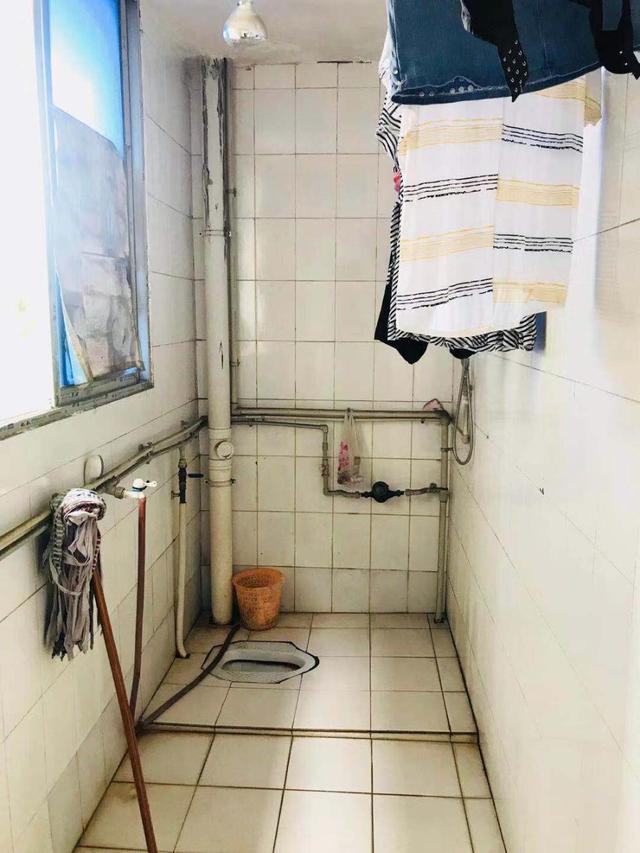 60岁房东在浴室装摄像头偷窥 几任女租客无一发现