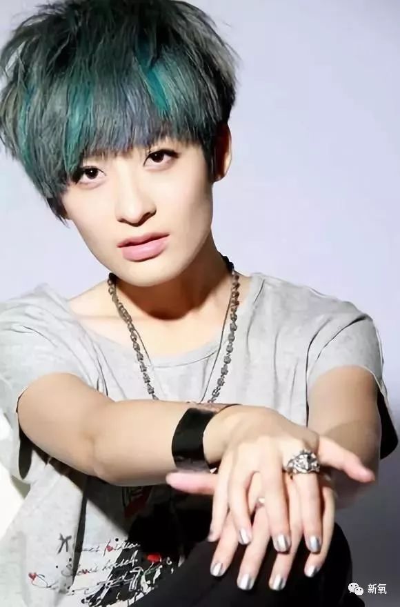 景甜终于把她2米宽的欧式大双眼皮修复成了!也