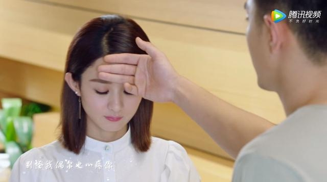 壁咚、摸头杀算啥？赵丽颖新剧竟然开启了仰卧起坐接吻模式！