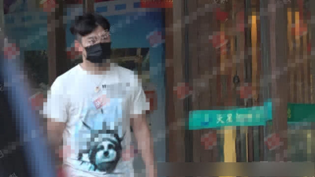 曹云金被曝出轨新进展！豪宅幽会美女共度2小时