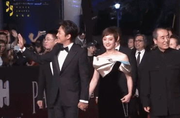 金马奖现场：女星们红毯争奇斗艳！深V露背齐齐上阵！