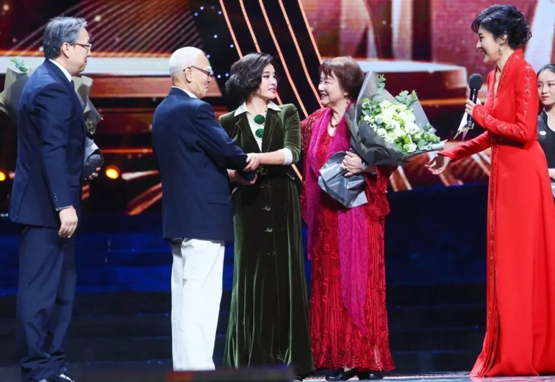 学术||为什么刘晓庆这么热衷于戴帝王绿护心镜?