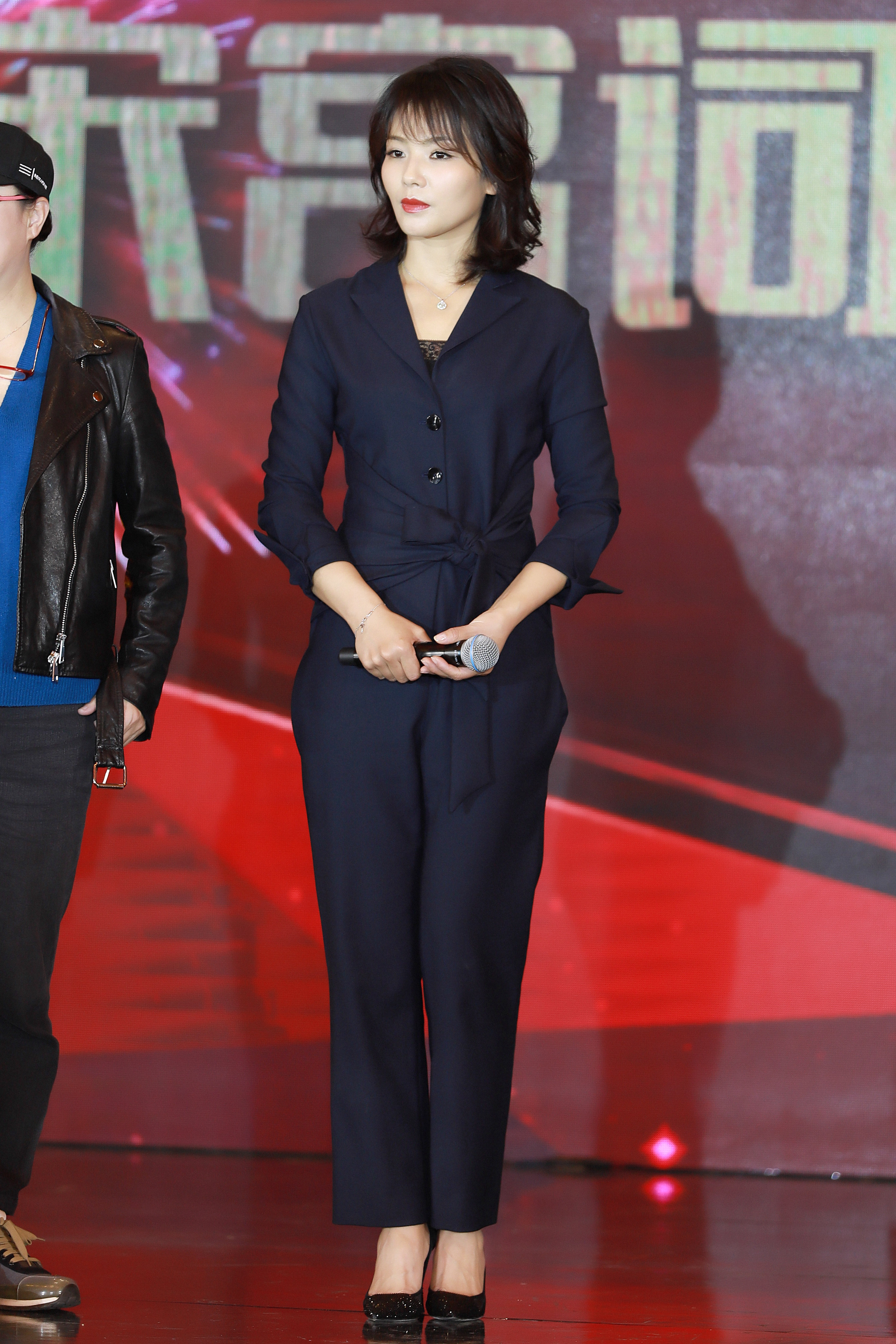 《欢乐颂》“五美”刘涛、蒋欣再聚 周冬雨秀美腿笑成眯眯眼