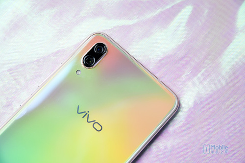 vivo X23幻彩版评测：一眼让人难忘的五彩斑斓