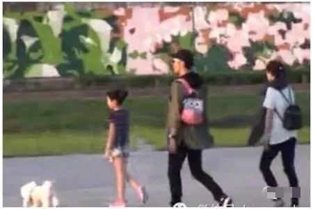 生完2个孩子才办婚礼，嫁小9岁老公，她逆袭了