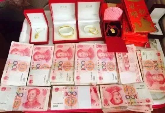 结婚没房子,彩礼钱10w三金,我对象嫌我要的多了,就得按照他哥8年前