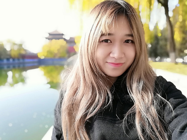 荣耀10青春版逆光人像自拍样张