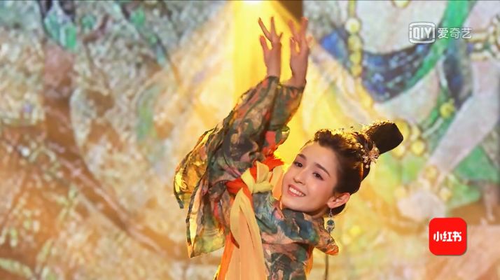 颜值碾压迪丽热巴，酷似娜扎，比肩佟丽娅的又一个新疆美女出现了？通稿也太敢吹了吧！