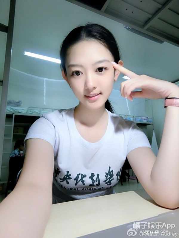 刘昊然大学同班同学的颜值都这种水平吗？