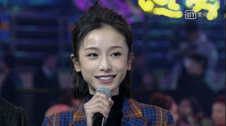 尖叫之夜明星难抗直播镜头，关晓彤疲态显老，吴谨言满脸油光！