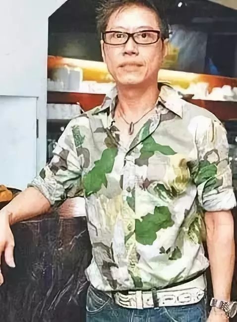 为配鲜肉男又去整，脸僵下巴歪，强行凹少女人设