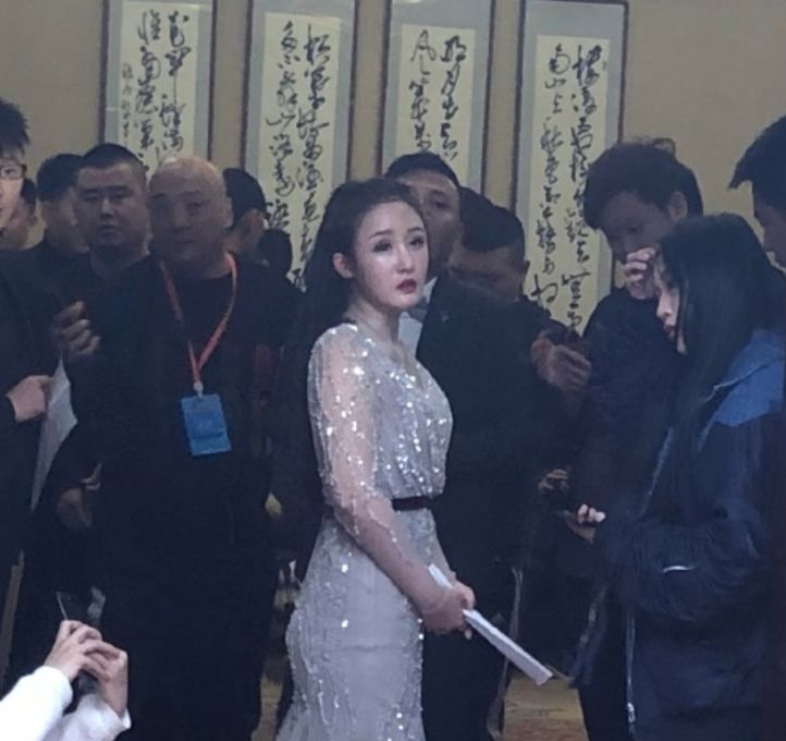 肿胀脸、寿星头少女cos杨超越造型后被骂惨了