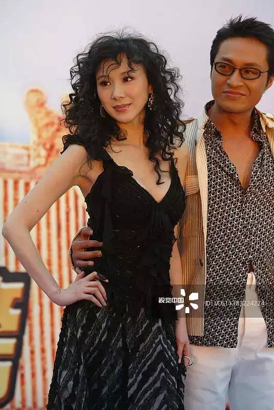 为配鲜肉男又去整，脸僵下巴歪，强行凹少女人设