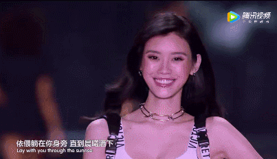 世纪迷思：为什么要时尚必须得是平胸？