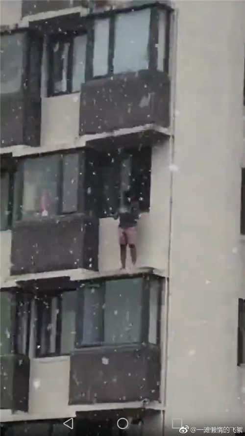 每日神段子丨张国立看八卦的表情太好笑