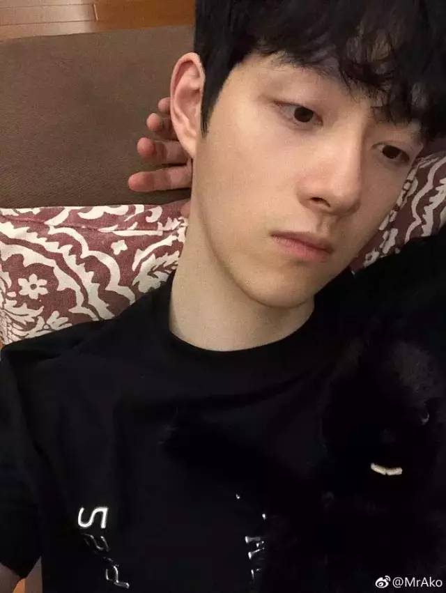 颜值吹上天的王思聪弟弟本尊竟然长这样？照骗拆穿现场一言难尽…