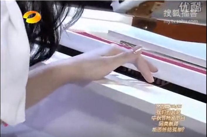 快女黄英晒1岁女儿学钢琴，江映蓉说了一句话，胆子太大了！