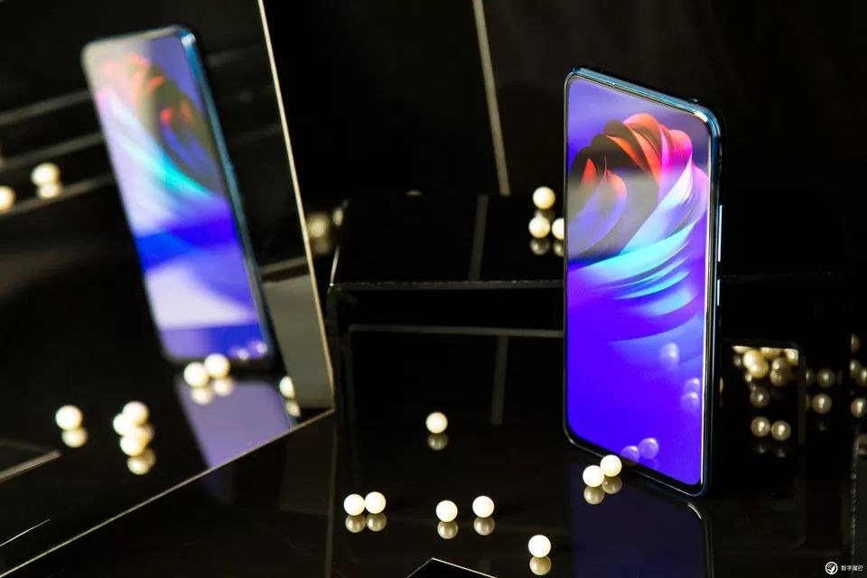 vivo NEX 双屏版图赏：既是实力派，也是「双面派」