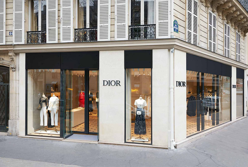 dior logo在门头招牌上的应用效果