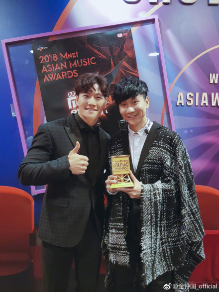 林俊杰唱了两首歌就登上韩国热搜第一，网友：太长脸了！