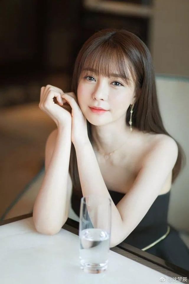 明星卖二手衣物猫腻多 沈梦辰定价提升,吴昕衣服又丑又贵图片 152049 640x960