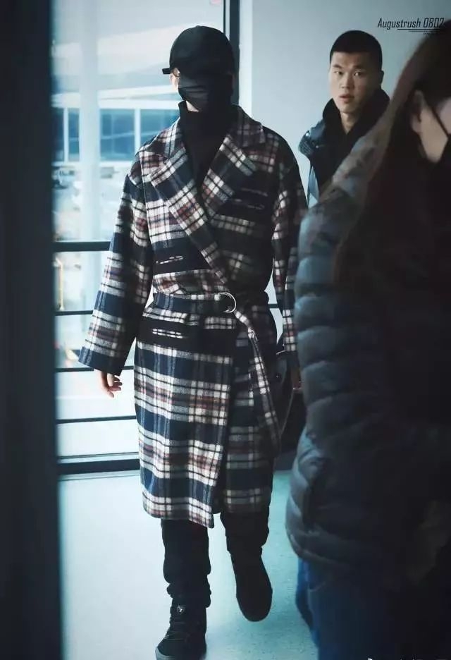 蔡徐坤朱一龙吴亦凡…这个冬天男星“不要脸”了，女星也不露腿了