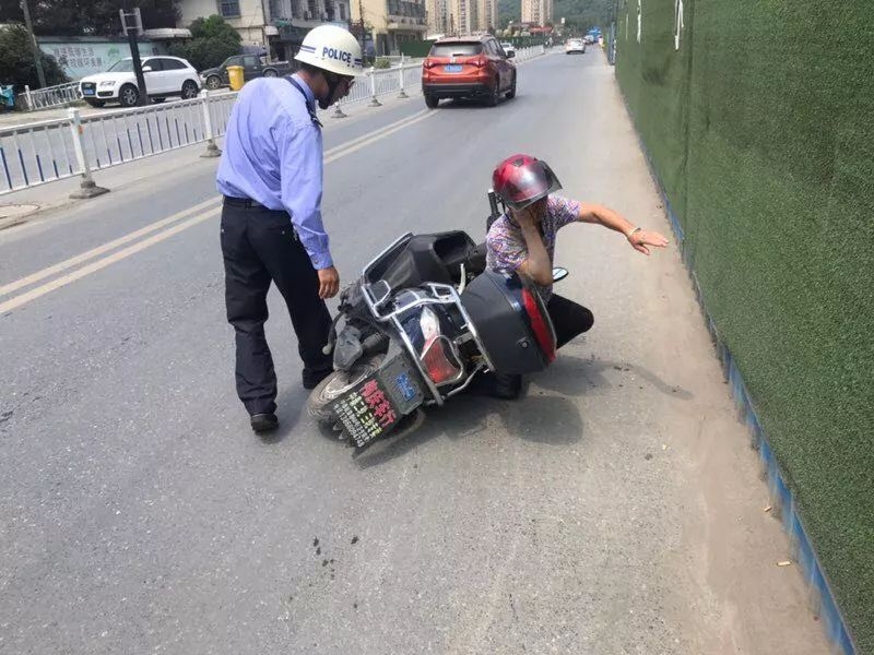 幸“盔”有你！骑电动车安全出行