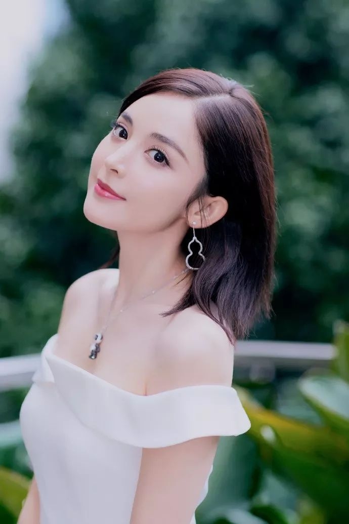 关晓彤北京大妞造型获封“出道最佳”，最新一波小花美照你pick谁