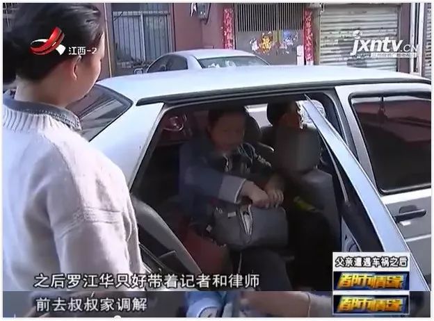 父亲的墓碑样纸上，突然出现了让人意外的名字...