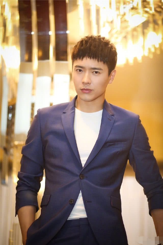 董璇首次回应老公高云翔事件:眼泛泪光的她,却始终没有流下来