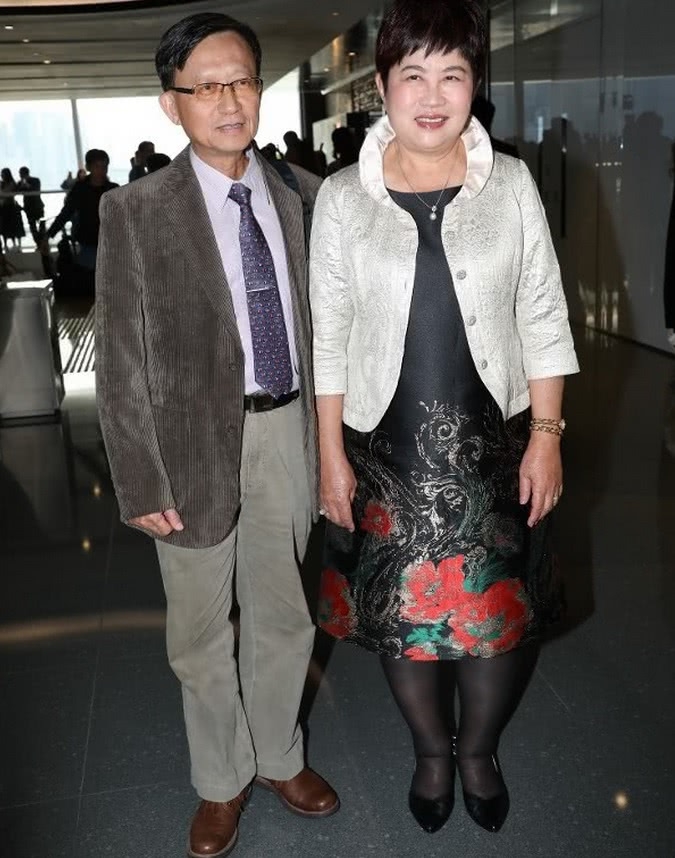 阿娇注册结婚现场：杨受当父亲角色，男方母亲夸赞儿媳妇很棒