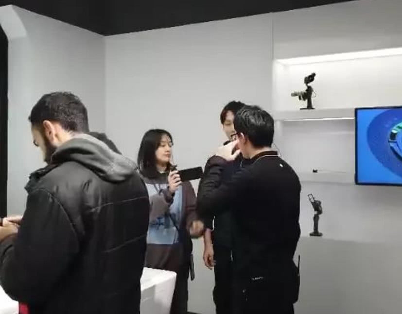 郑爽张恒又被偶遇! 郑爽停工和男友黏一起, 难道张恒也放长假了?