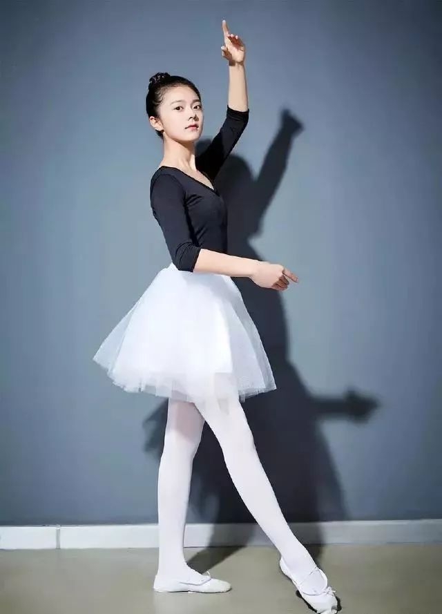 把关晓彤比下去了，新国民闺女身价7个亿，马上要爆红