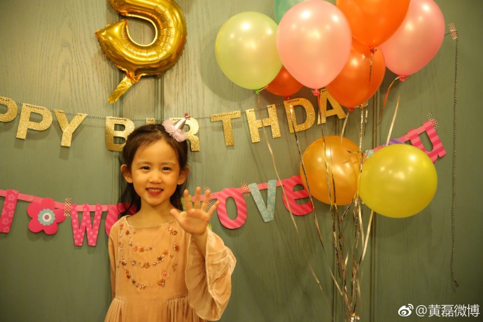 多妹庆五岁生日 黄磊温情表白:爸爸永远爱你