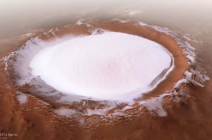 ESA快车轨道飞行器发回火星陨石坑冰川图片
