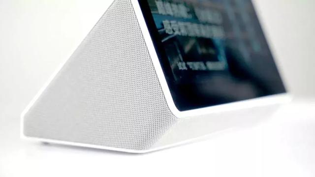 居然自带可触摸屏！腾讯新出的智能音箱究竟好不好用呢？