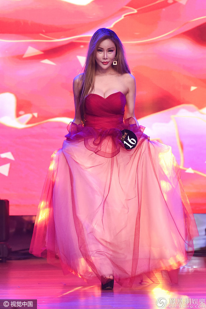 世界模特大赛总决赛美女云集 佳丽穿华服走秀身姿婀娜