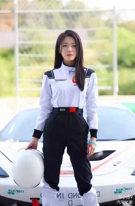 《头文字D》中的女车手和现实里中国的女性职业赛车手