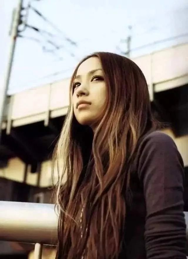 她用一首歌,降低了日本的自杀率