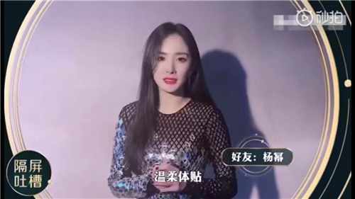 杨幂离婚后首度现身,一身黑衣用手机挡脸