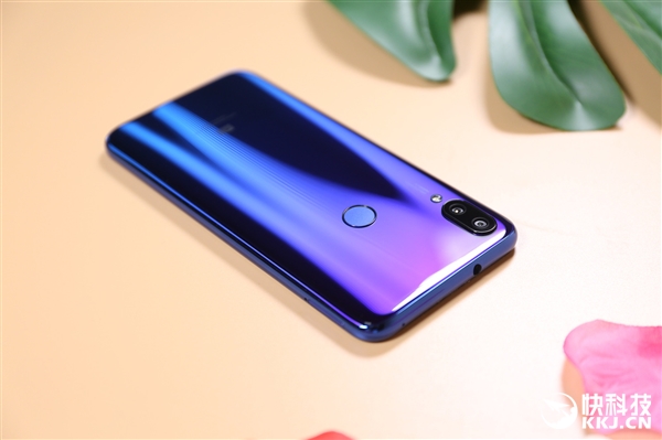 1099元！小米Play开箱图赏：后背渐变酷炫