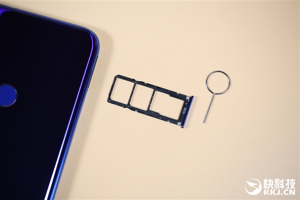 1099元！小米Play开箱图赏：后背渐变酷炫