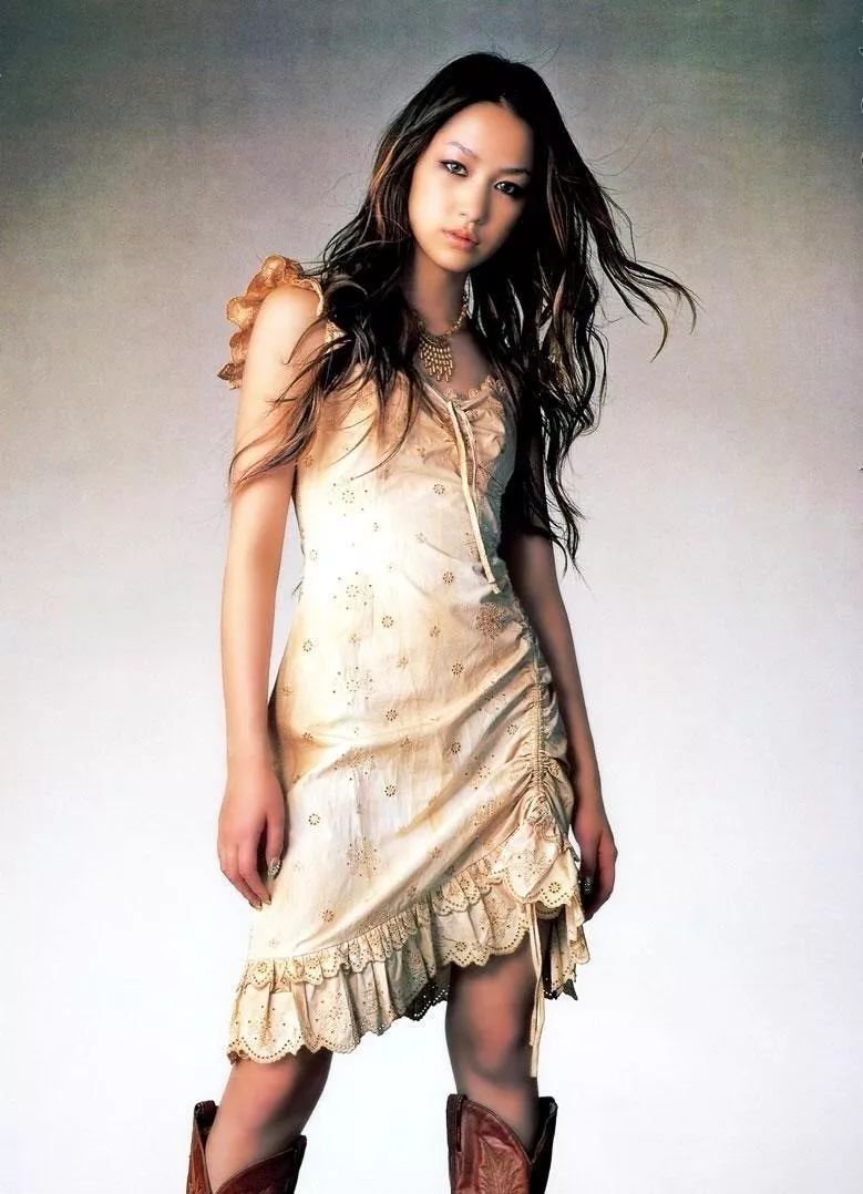 她用一首歌,降低了日本的自杀率