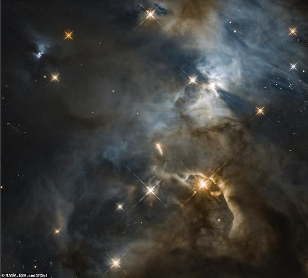 哈勃望远镜观测到“宇宙花环”：体积是太阳的200倍